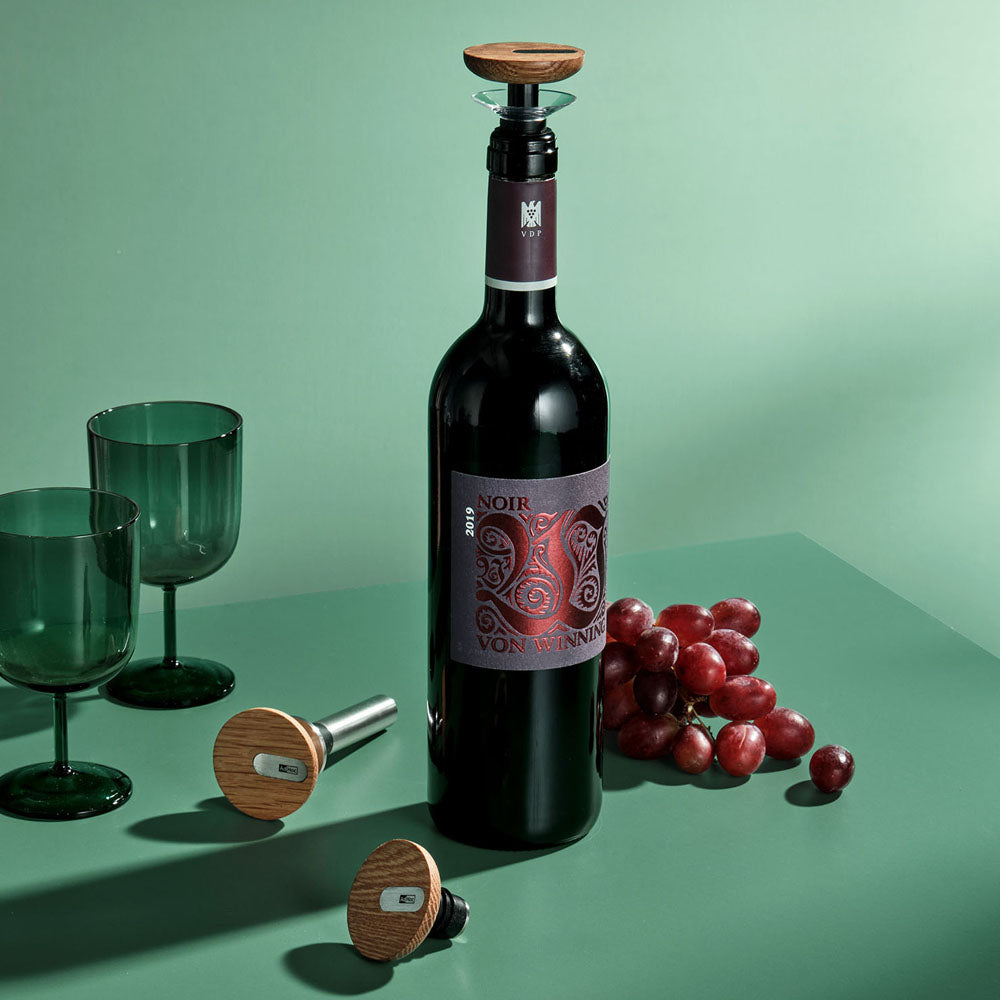 CasQ wine pourer and stopper