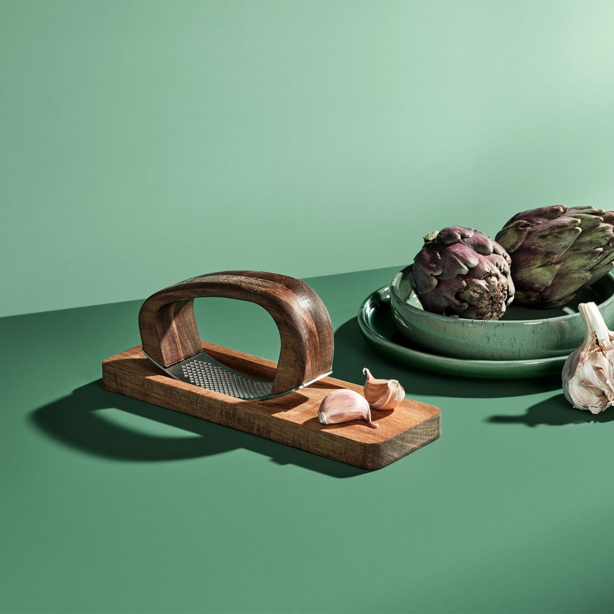 RoccaAlio garlic press with chopping board